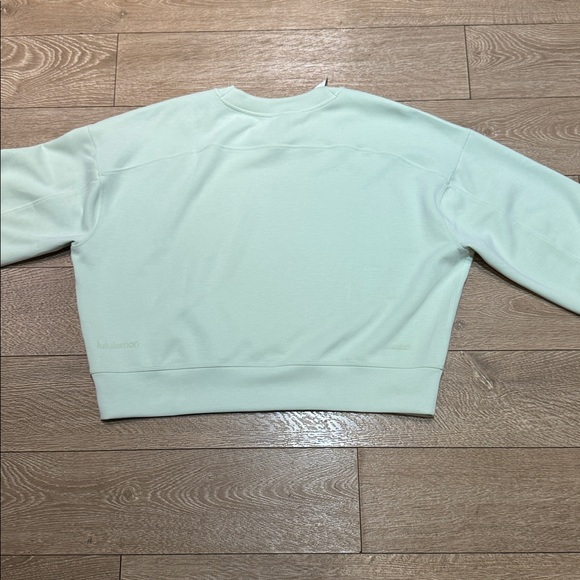 NEW lululemon athletica Softstreme Crew Neck Sweater in Mint - Picture 4 of 4